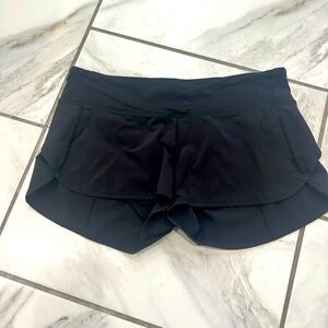 SOLD Lululemon Speed up short 2.5in low rise